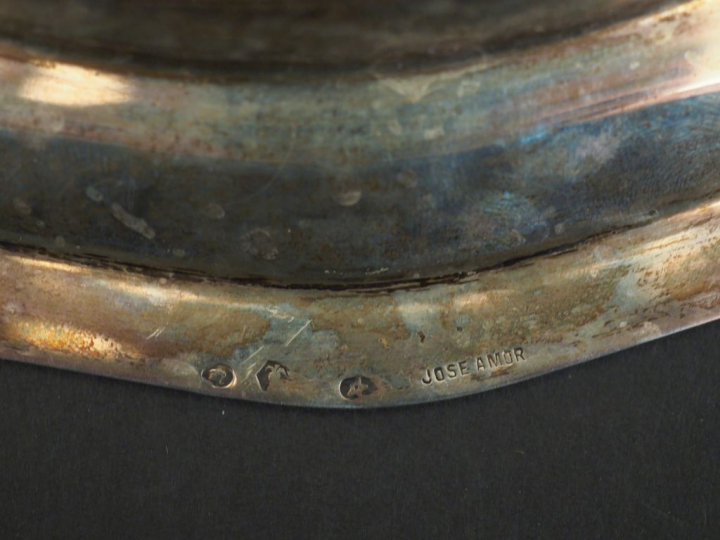 	Jatte creuse en argent étranger. Poids : 480 g   