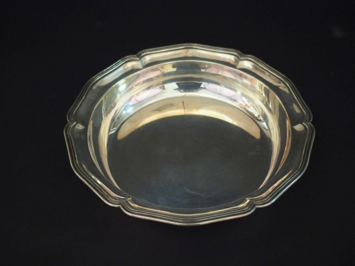 Jatte creuse en argent étranger. Poids : 455 g   