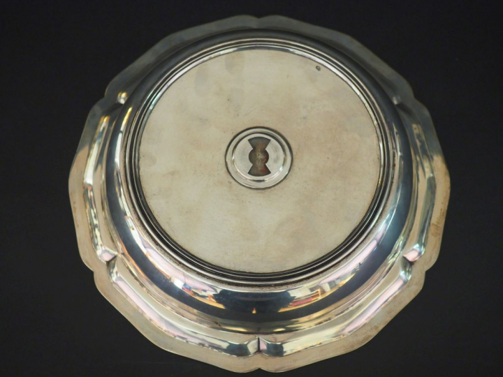 Jatte creuse en argent étranger. Poids : 455 g   