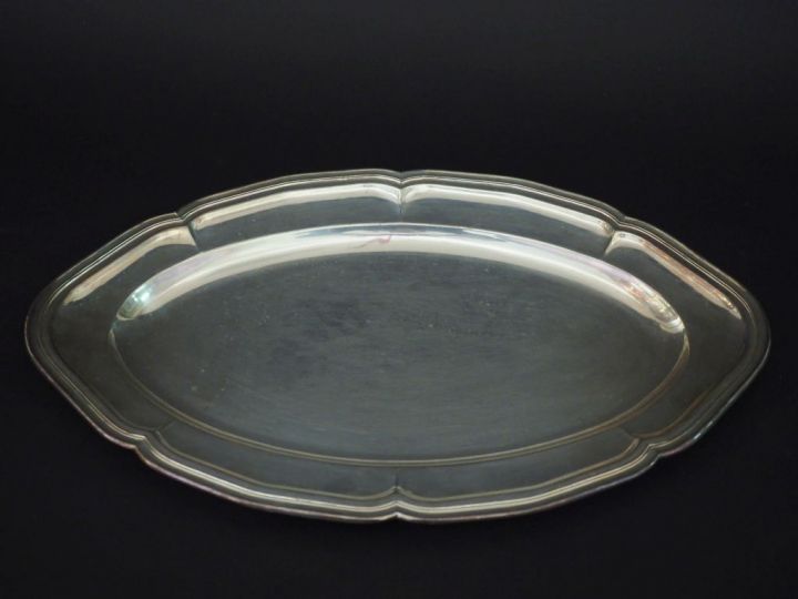 	Plat ovale en Alpaca. Poids : 720 g   