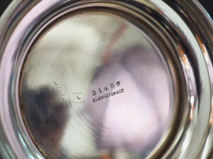 Service à café quatre pièces en argent anglais, à décor de guirlandes,