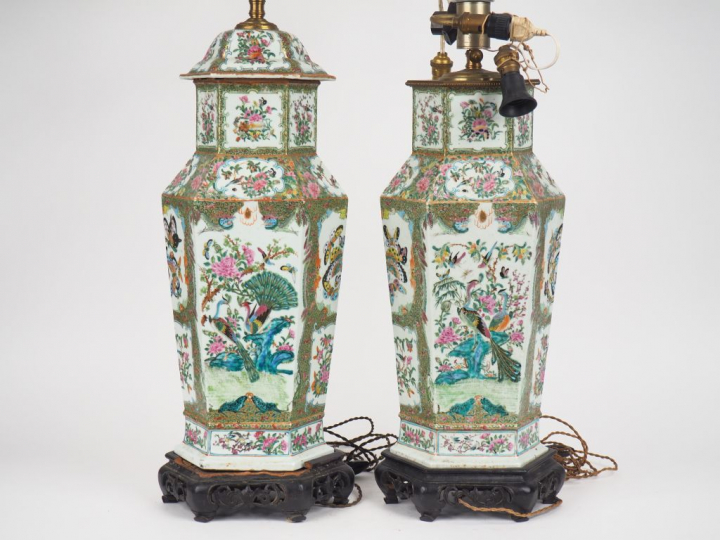 Canton, fin XIXe siècle,  Deux potiches hexagonales à pans coupés en p