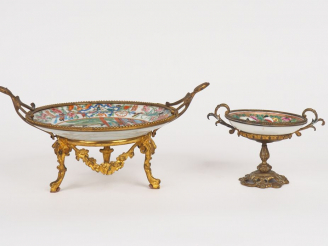 Vente aux enchères Assiette montée en drageoir en porcelaine et émaux polychromes de Cant