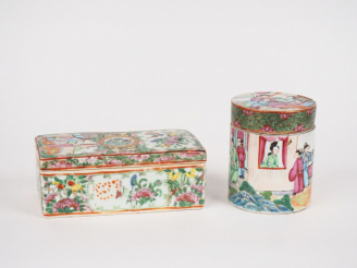 Vente aux enchères Boîte nécessaire de toilette en porcelaine et émaux polychromes de Can