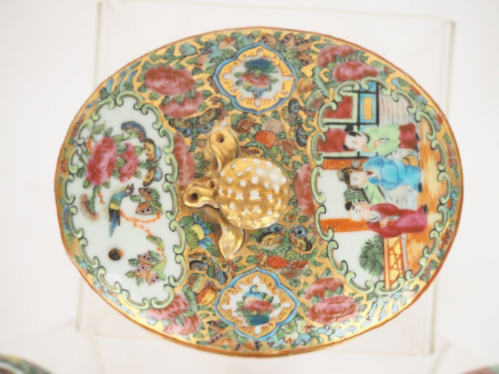 Partie de service à café en porcelaine polychrome de canton de style f