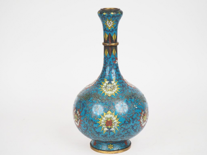Chine, fin XIXe siècle début XXème siècle Vase bouteille à col bulbeux