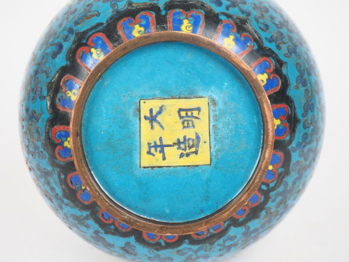 Chine, fin XIXe siècle début XXème siècle Vase bouteille à col bulbeux