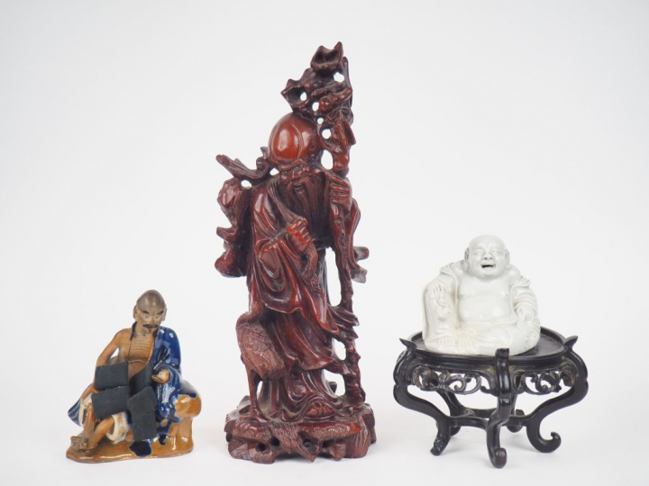 Ensemble comprenant: 1 bois sculpté représentant le Zhoulao. 1 blanc d
