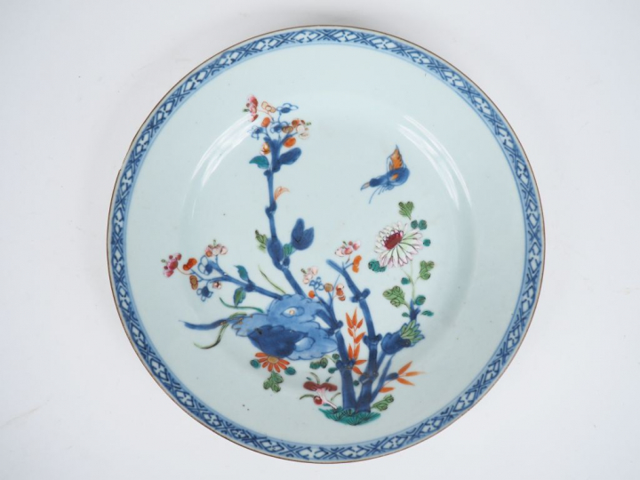 Compagnie des Indes XVIIIe siècle,  Assiette en porcelaine et émaux po