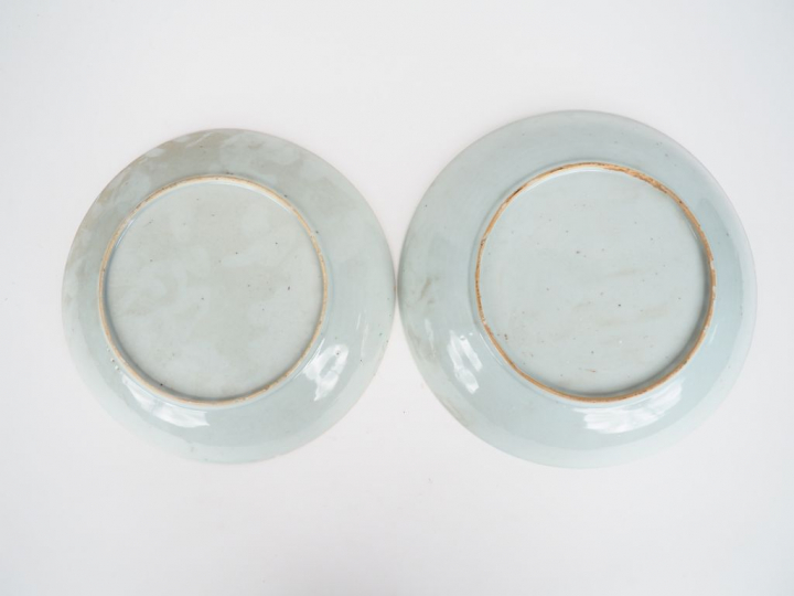 Chine XVIIIe-XIXe siècle,  Deux coupes en porcelaine et émaux de la fa