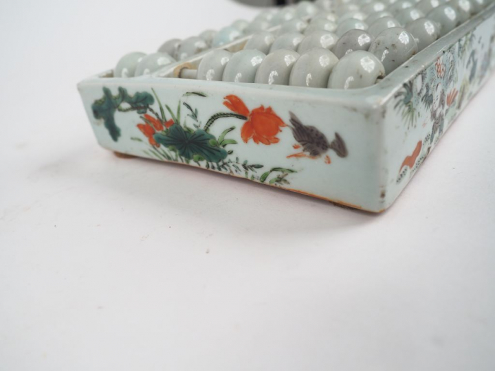 Boullier en porcelaine et émail céladon à décor d'enfant jouant. Chine