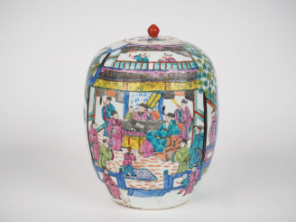 Vente aux enchères Pot à gingembre en porcelaine et émaux de la famille rose à décor d'un