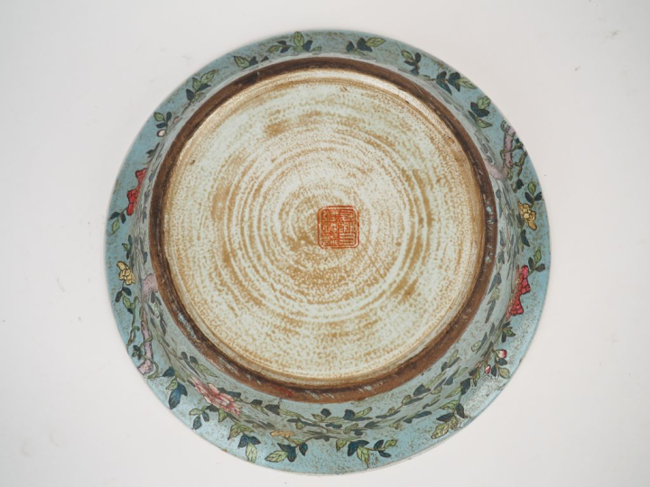Chine deuxième moitié du XXe siècle,  Important bassin en porcelaine e