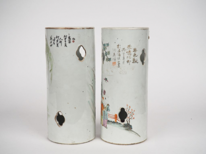 Chine, vers 1900  Paire de vases de forme cylindrique formant portes p