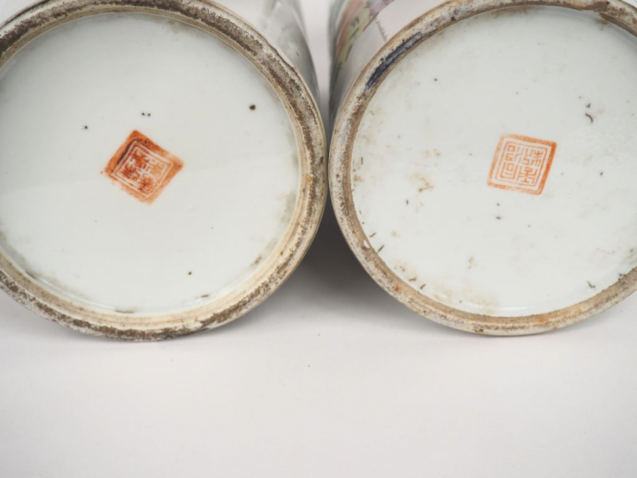 Chine, vers 1900  Paire de vases de forme cylindrique formant portes p