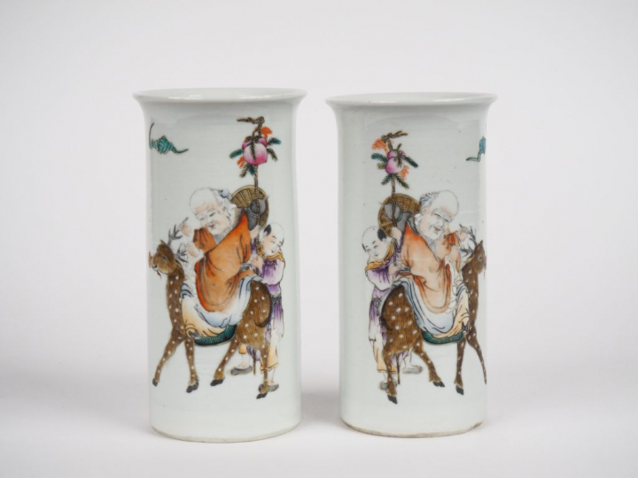 Chine, première République,  Paire de vases de forme cornets en porcel