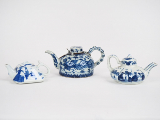 Vente aux enchères Lot comprenant :  Chine, début XXe siècle,  Théière en porcelaine blan