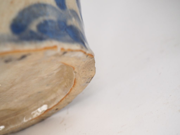 Chine, XXe siècle,  Paire de jarres en porcelaine bleu blanc à décor d
