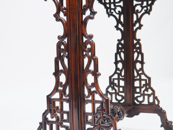 Indochine, vers 1900, travail de Nam Dinh  Table d’appoint en bois, à 