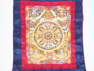 Vente aux enchères Tangka Tibétain à décor de divinités. Tibet Xxème siècle. Dim. 63,5 x 
