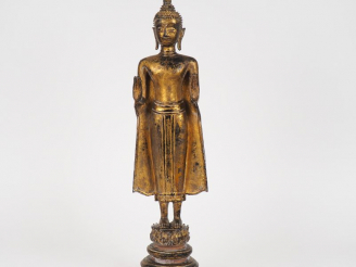 Vente aux enchères Rattanakosin, XVIIIe siècle  Grand sujet en bronze laqué et doré repré