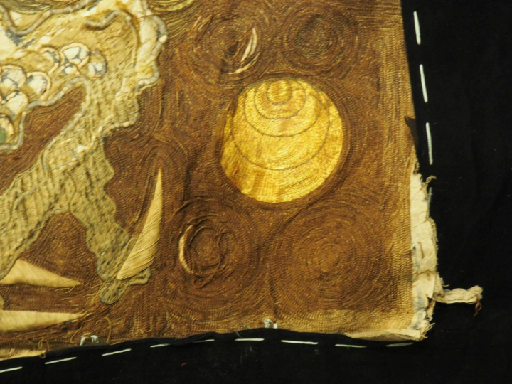 Japon, fin de la période Meiji Important panneau en lin brun rouge bro