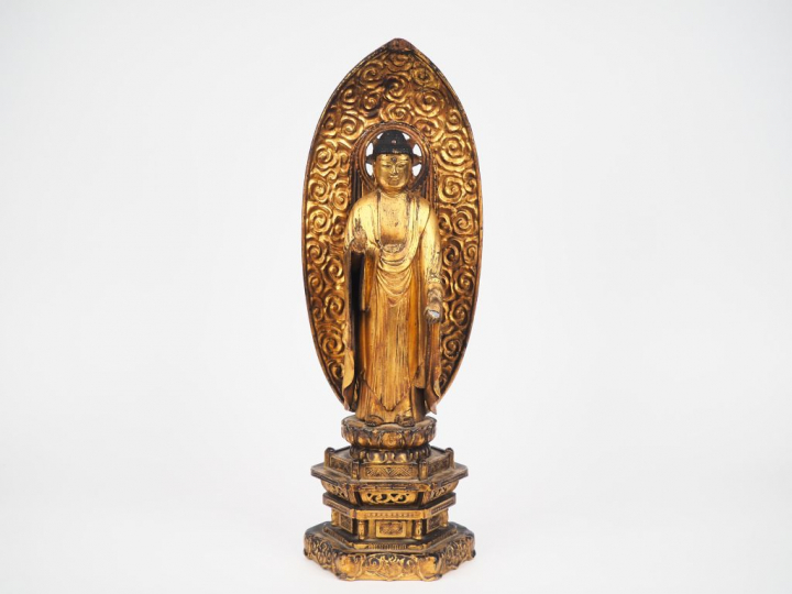 Japon, période Meiji, Sujet en bois laqué et doré, représentant le bou