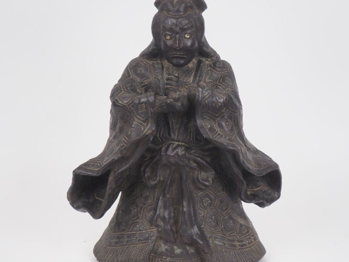 Okimono en terre cuite représentant un Samouraï  Japon Xxème, Période 