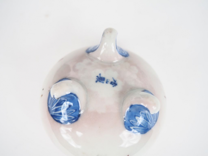 Ensemble de porcelaines Fukugawa à décor de fleurs et végétaux en bleu