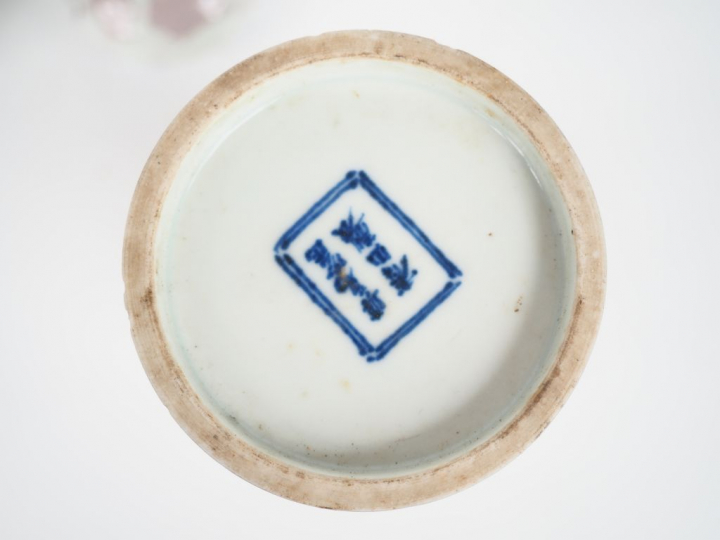 Ensemble de porcelaines Fukugawa à décor de fleurs et végétaux en bleu