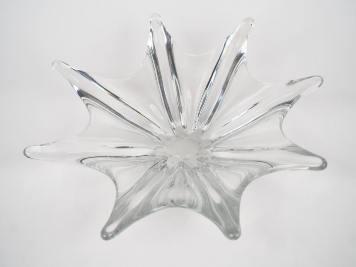 BACCARAT. Coupe à fruits en cristal. Signée. Dim. 9 x 36 cm.