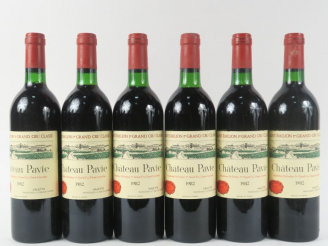 Vente aux enchères 6 BOUTEILLES CHÂTEAU PAVIE 1er GCC ST EMILION - 1982 - CBO - BG