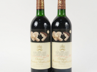 Vente aux enchères 2 BOUTEILLES CHÂTEAU MOUTON ROTHSCHILD 1er GCC PAUILLAC - 1986 - LB