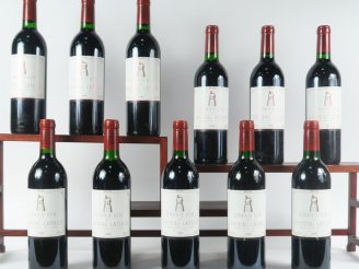 Vente aux enchères 11 BOUTEILLES CHÂTEAU LATOUR 1er GCC PAUILLAC - 1989 - 7 BG