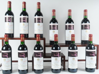 Vente aux enchères 12 BOUTEILLES CHÂTEAU MOUTON ROTSCHILD 1er GCC PAUILLAC - 1990 - CBO -