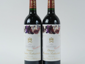 Vente aux enchères 2 BOUTEILLES CHÂTEAU MOUTON ROTHSCHILD 1er GCC PAUILLAC - 1992