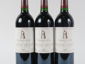 Vente aux enchères 3 BOUTEILLES CHÂTEAU LATOUR 1er GCC PAUILLAC - 1994