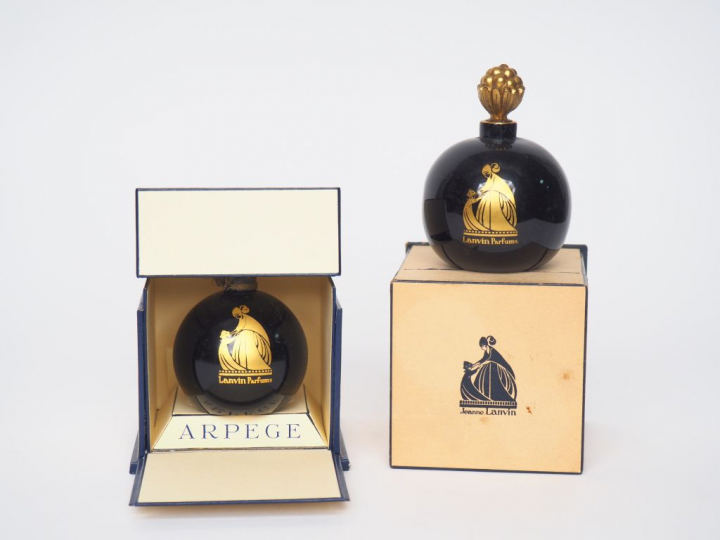 LANVIN. 2 flacons de parfums dans leurs coffrets Dim. (coffrets) : 10,