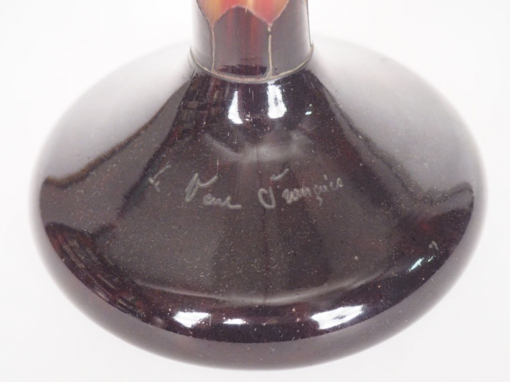 LE VERRE FRANCAIS. Vase "perlières" en verre poudré rouge au cuivre, t