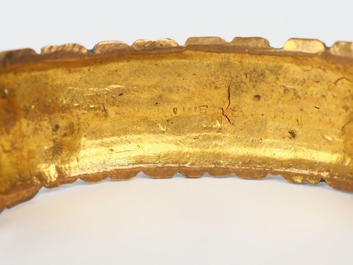 LINE VAUTRIN. Bracelet en métal doré, émail turquoise et rouge Signé à