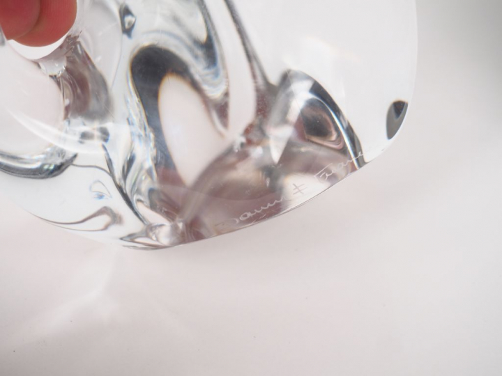 DAUM France. Paire de bougeoirs et lampe en cristal. Signés. H. 9,5 cm