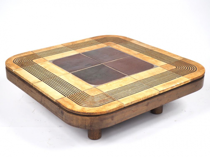 Roger CAPRON. Table basse modèle "Mambo" en céramique polychrome. Sign