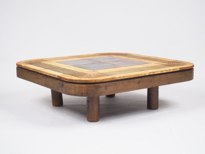 Roger CAPRON. Table basse modèle "Mambo" en céramique polychrome. Sign