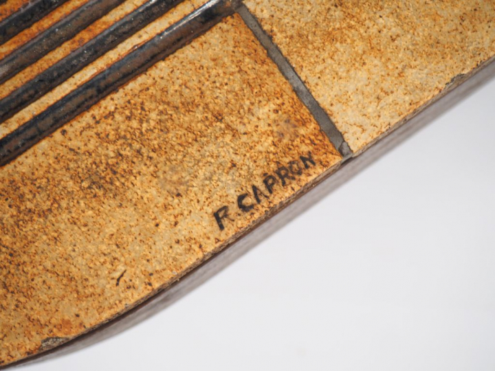 Roger CAPRON. Table basse modèle "Mambo" en céramique polychrome. Sign