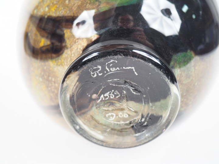 Robert PIERINI. Vase en verre soufflé à décor mêlé abstrait. Signé. H.