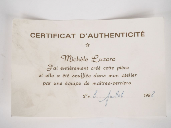 Michèle LUZORO. Vase en verre soufflé à décor mêlé. Signé et accompagn