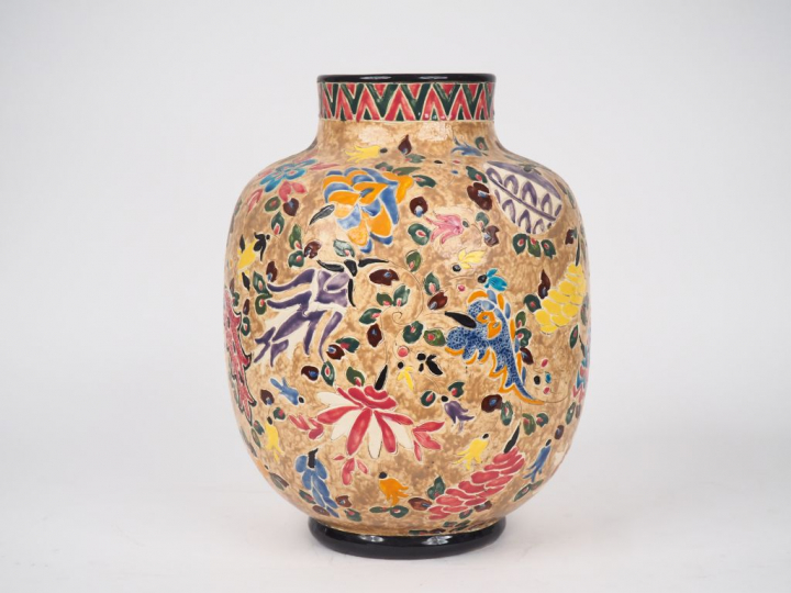 Alain MAUNIER à Vallauris. Grand vase ovoïde en céramique polychrome à