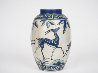 Vente aux enchères KERALOUVE Lalouvière.  Vase de style Art Déco en céramique polychrome 