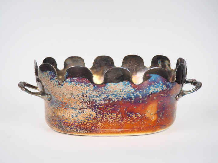 Verrière en métal argenté de style Louis XV. Dim. 12 x 33 x 19,5 cm.