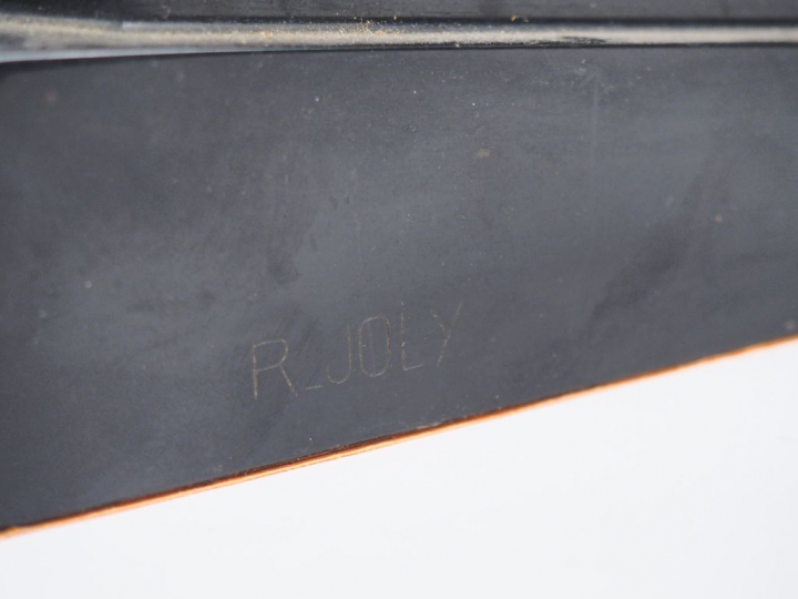 Raymond JOLY. "Lionne marchant" Sujet en régule à patine noire sur un 